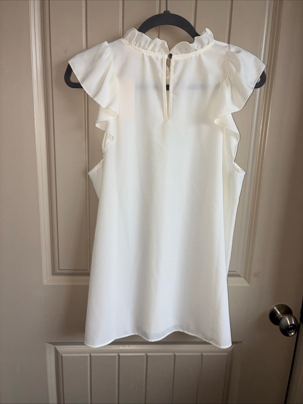 entro Cream Ruffle Neck Flutter Sleeve Shell - Picture 4 of 7